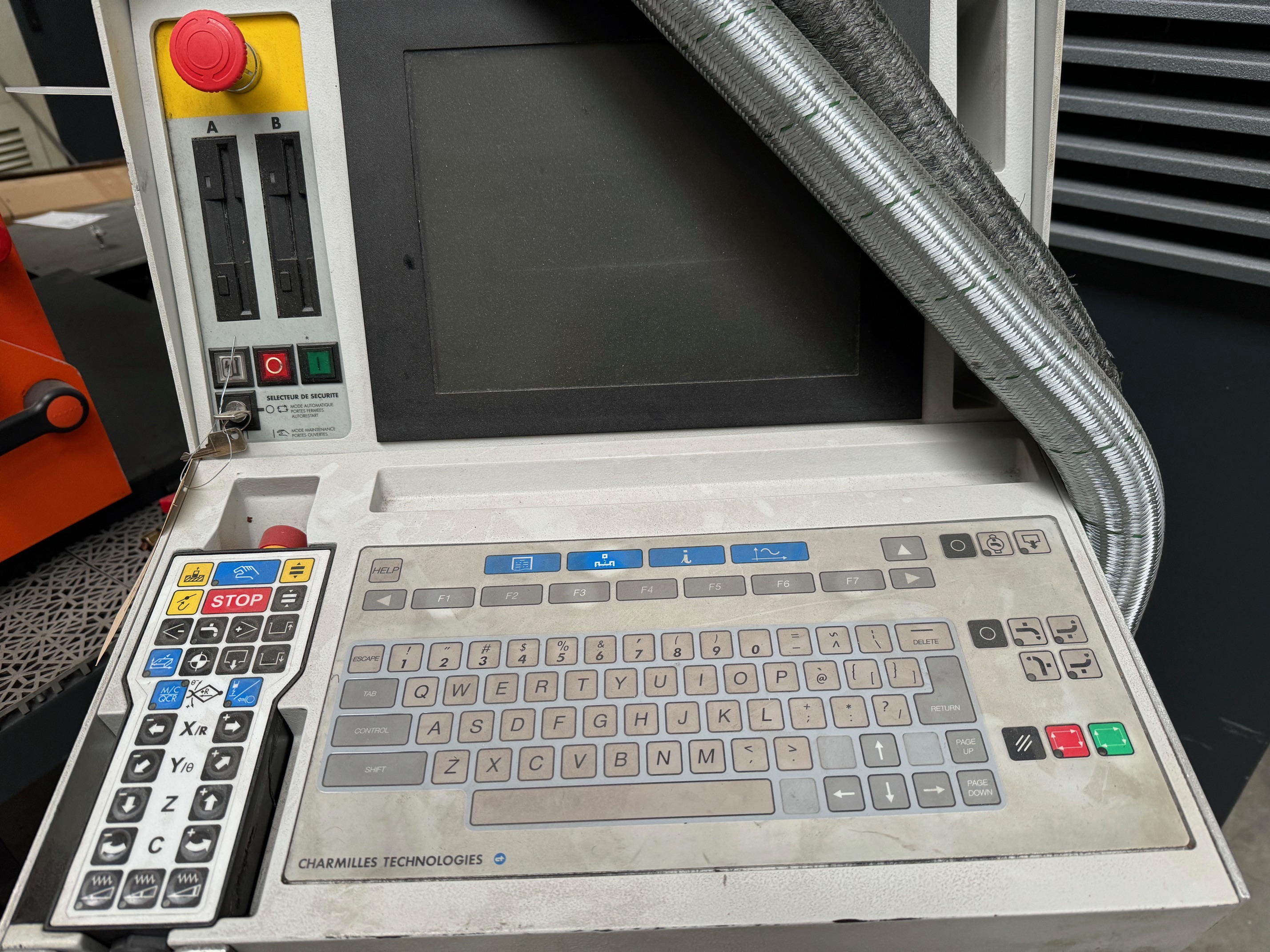 CNC Senkerodiermaschine CHARMILLES Roboform 2400