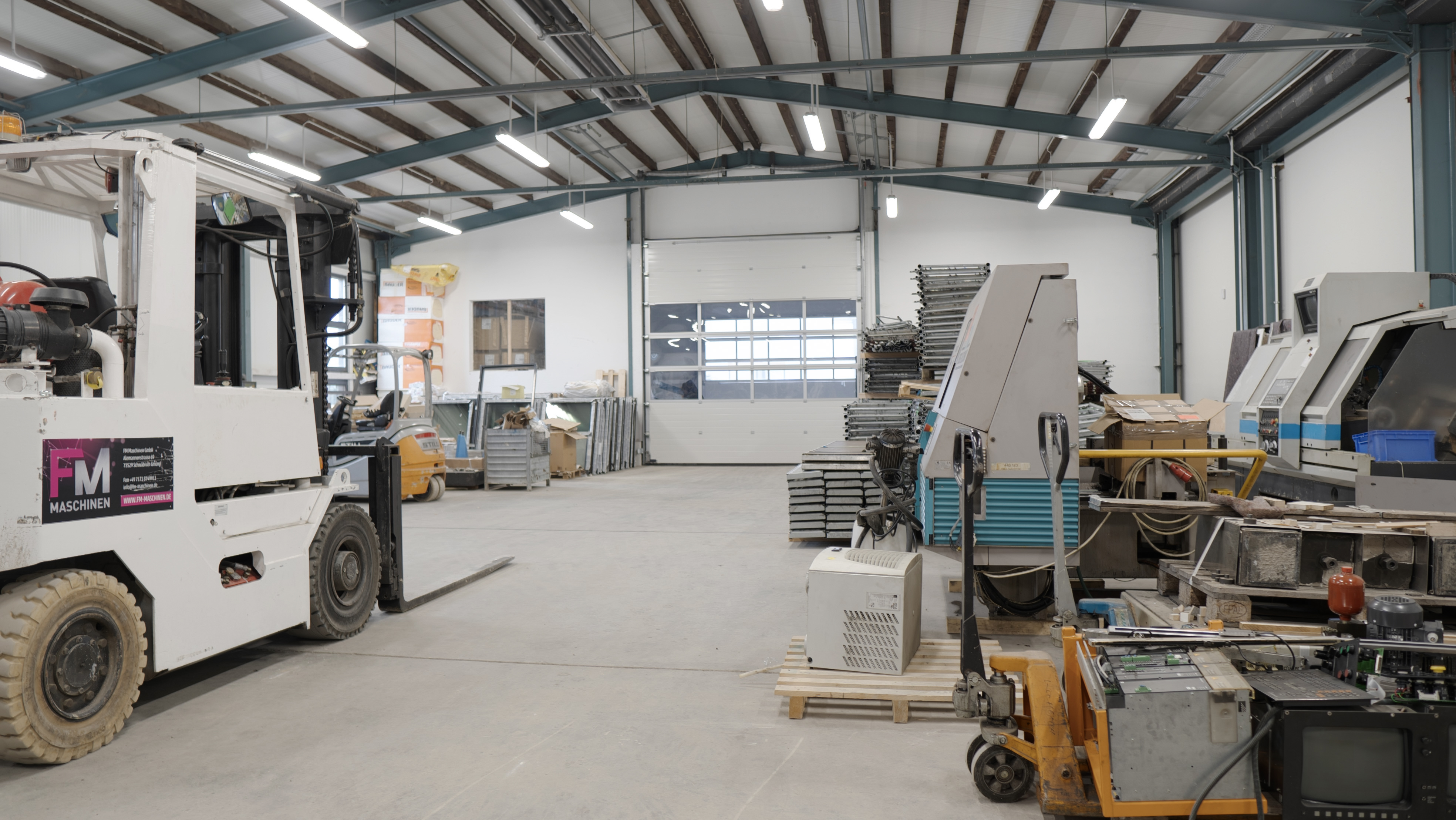 Hallenflächen, Lagerflächen, Produktionsflächen mit Büros in Schwäbisch Gmünd zu vermieten