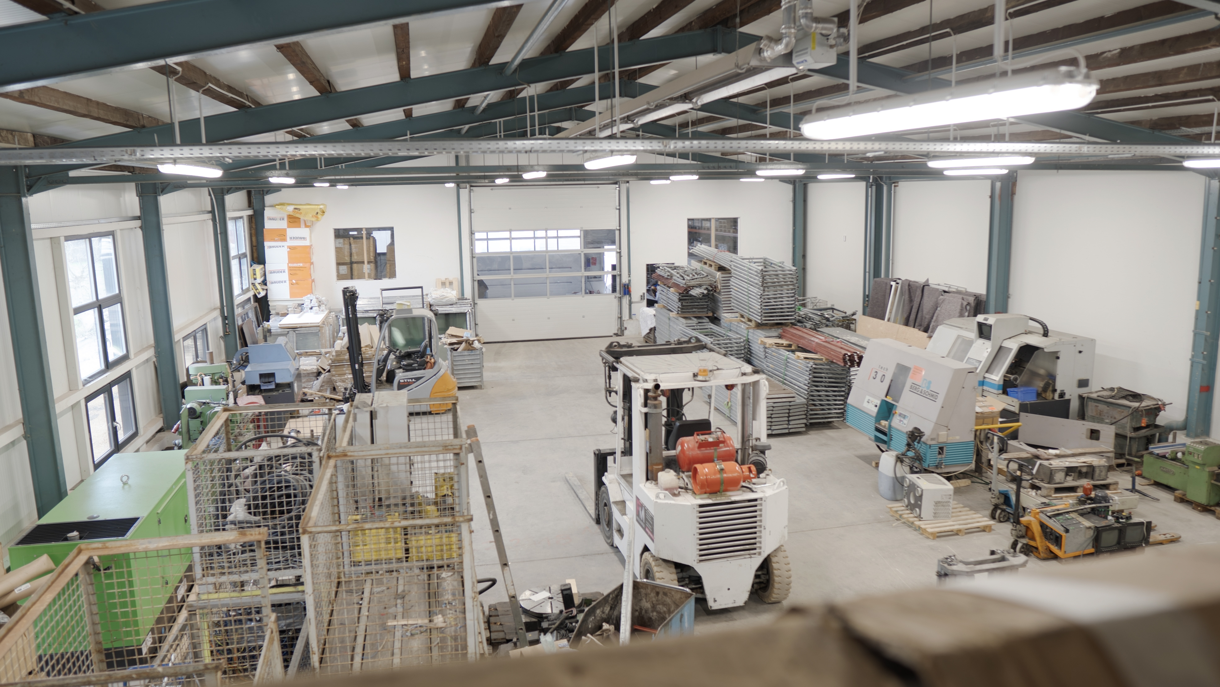 Hallenflächen, Lagerflächen, Produktionsflächen mit Büros in Schwäbisch Gmünd zu vermieten