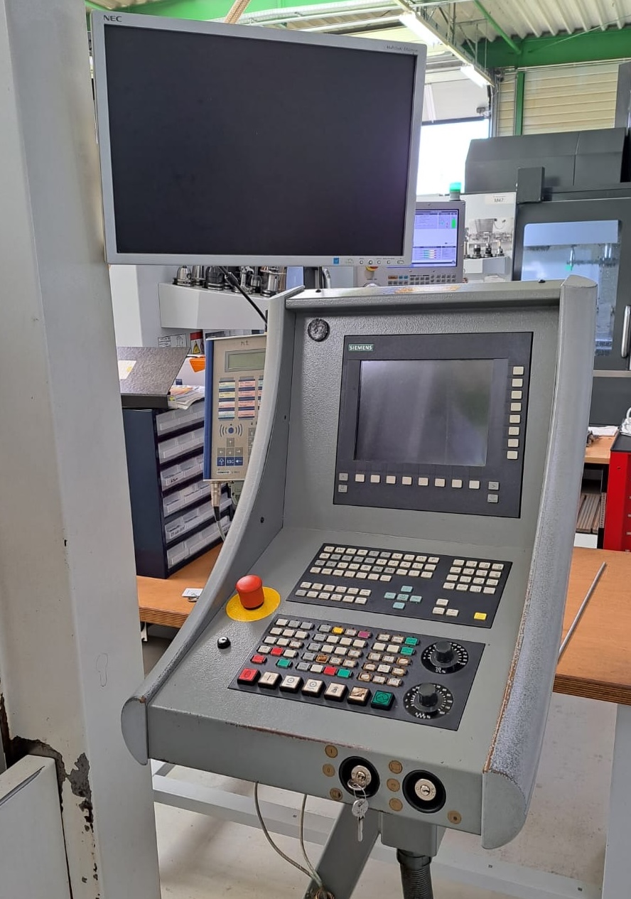 CNC Bearbeitungszentrum DECKEL MAHO DMC 63 V