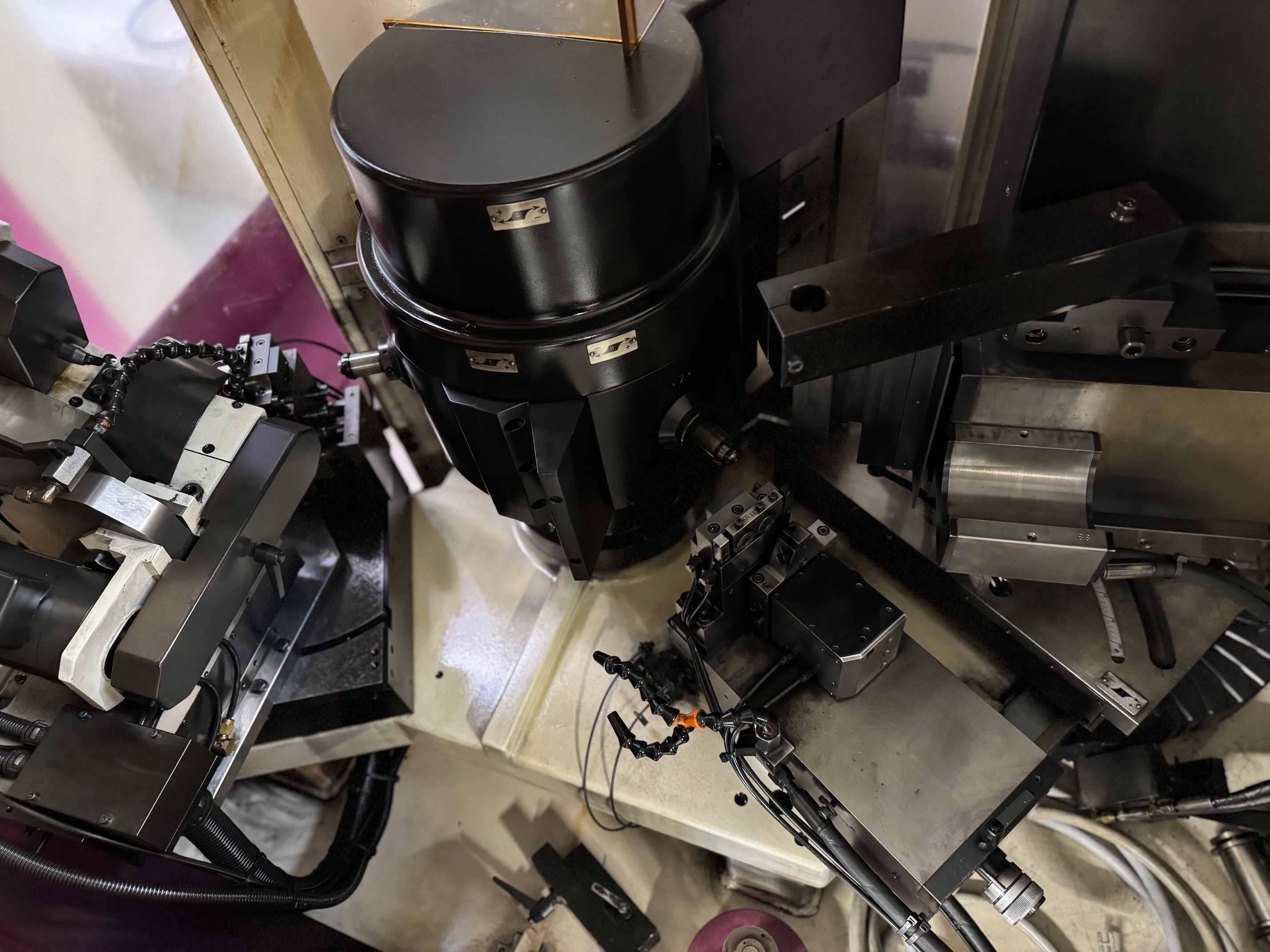 Werkzeugschleifmaschine  ROLLOMATIC CNC 2000 XD